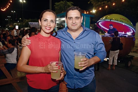 12072016 EN PAREJA.  Angélica y Jorge.