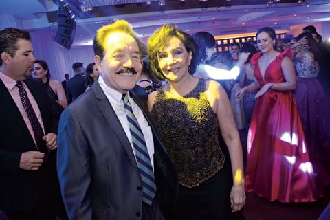 12072016 EN ELEGANTE FESTEJO.  Nacho y Lucero.