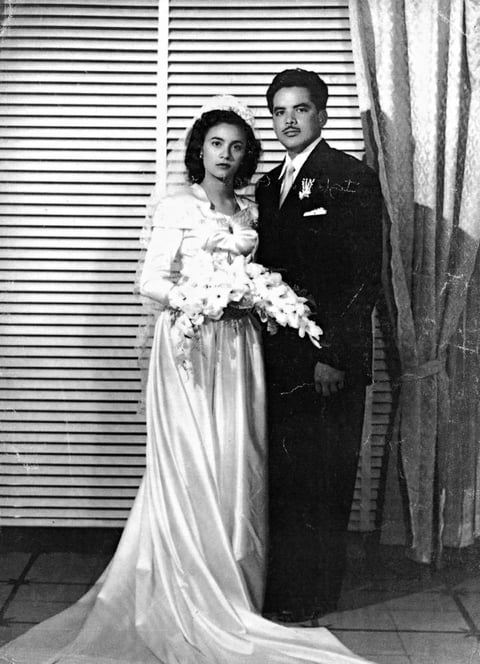 03072016 María Luisa González de Chapa y Luis Onoto Chapa Saldaña el 18 de febrero cumplieron 66 años de casados. Foto tomada en 1950 en la Iglesia Guadalupe de Gómez.