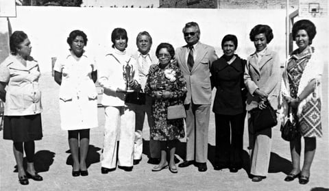10072016 Eva Sánchez, Carmen de la Vega, Ema Wong, Eliza de Reyes y Profesora Dolores, en
1975.