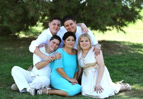 15072016 GRATOS MOMENTOS.  Estela Sánchez acompañada de sus hijos Raúl, Humberto, Elizabeth, Ramiro y Ernesto.