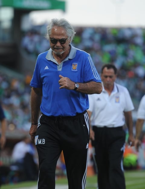 Ante la sanción del "Tuca" Ferretti, Miguel Mejía Barón estuvo al frente en la banca de los Tigres.