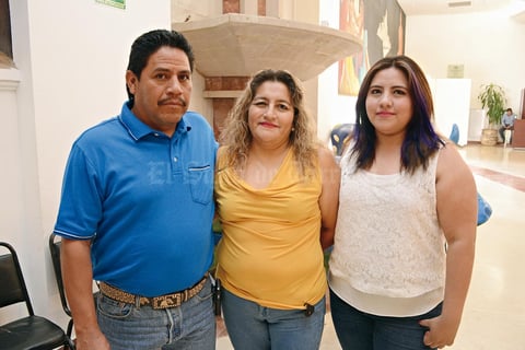 14072016 EN FAMILIA.  Juan Manuel, Ana Isabel y Anahí.
