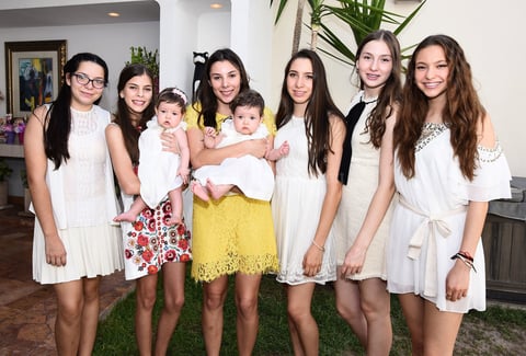 Ivanna, Pía, Rose, Andrea, Luciana y Aitana con Sofía y Luciana.jpg