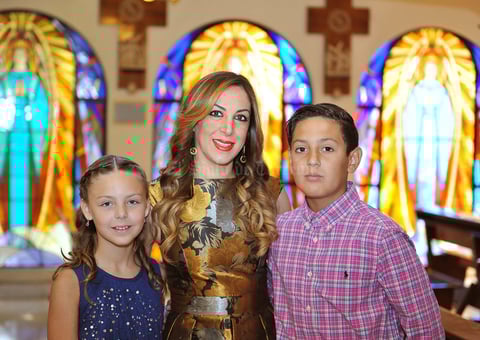 Vanessa con Kiara y Alex.jpg
