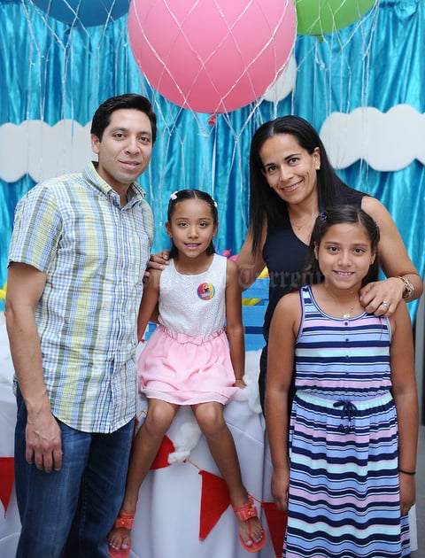 Viridiana, Maurilio, Romina y Paola.jpg