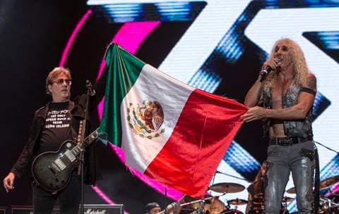 La banda estadunidense Twisted Sisters expresó su cariño por su público mexicano durante su primer concierto que dio en la capital del país, durante el festival Hell and Heaven 2016.