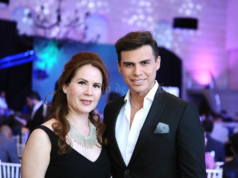 22072016 EN CERTAMEN DE BELLEZA.  Sandra y Manuel.