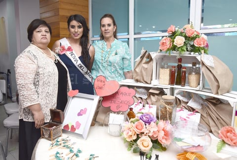 23072016 La hermosa novia con sus invitadas.