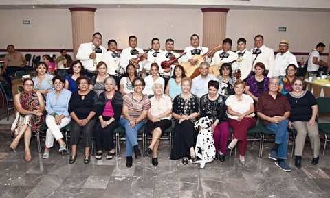 24072016 Amigos, familiares, vecinos y compañeras de trabajo de Magda Venegas.