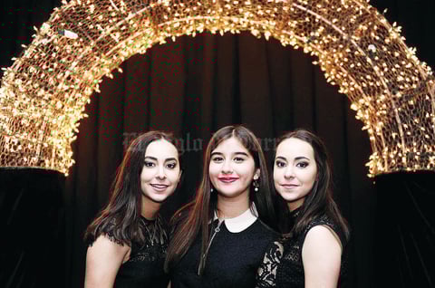 24072016 ENTRE AMIGAS.  Ángela, Daniela y Esther.