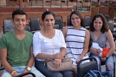 25072016 Andy y Yoli.