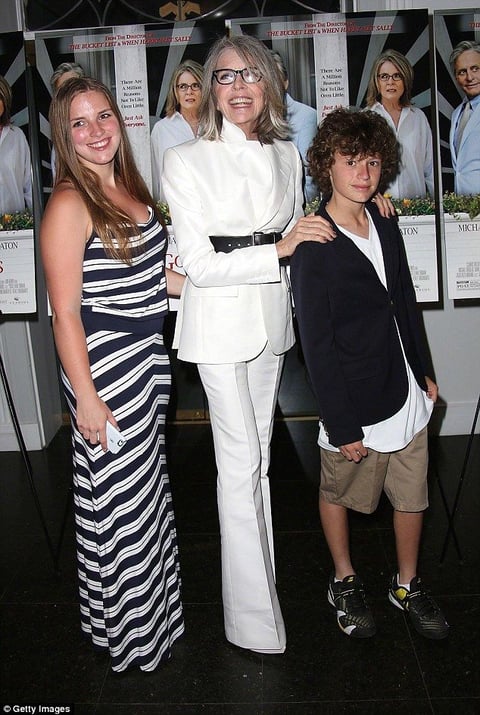 Diane Keaton no se casó, pero decidió adoptar a sus 50 años a un niño llamado Duke y una niña llamada Dexter.
