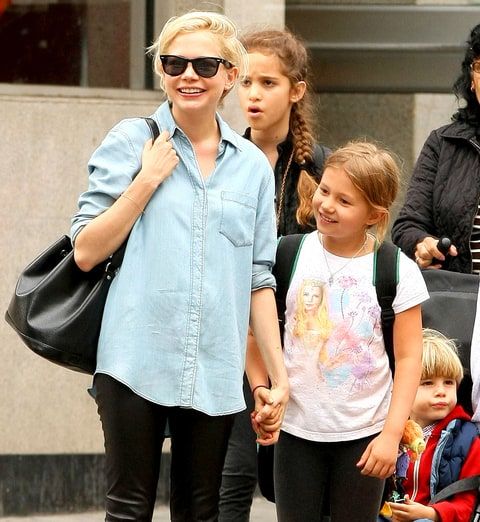 Michelle Williams tuvo que convertirse en madre y padre de su hija Matilda cuando su pareja, el actor, Heath Ledger murió inesperadamente.