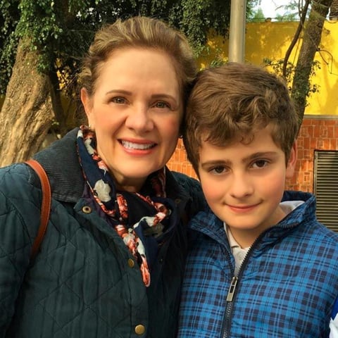 La actriz mexicana Érika Buenfil es madre soltera de un niño llamado Nicolás, que cada día se parece más a ella.