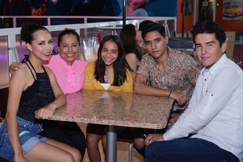 29072016 CONTENTOS.  Daniela, Axa, Romina, Ángel, Raymundo.