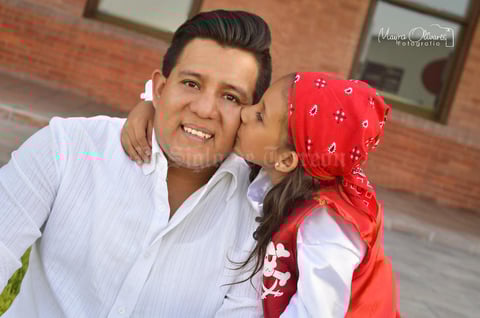 30072016 Jesive Reyes con su orgulloso padre, Jesús Lumar Reyes Muñoz.
