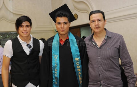 28072016 EN FAMILIA.  Jared, Luis y José Luis.
