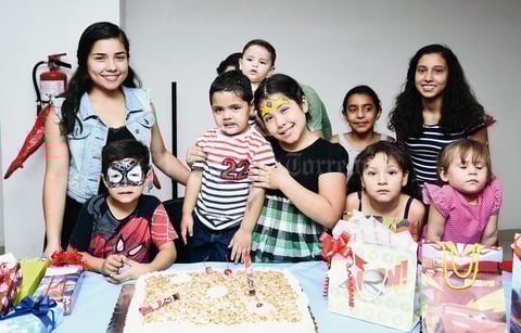 31072016 CUMPLE 4 AñOS.  Gael Flores Ordaz acompañado de sus amiguitos: Jennifer, Mauricio, Luis Daniel, Vanessa, Martha Helena, Sofía y Lilian.