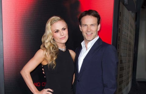 Anna Paquin y Stephen Moyer se conocieron en la serie de culto: “True Blood”. Una historia tan intensa y real que se hizo verdadera y que culminó con el nacimiento de gemelos después de casarse en 2012.