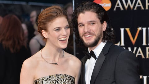 Kit Harington y Rose Leslie fueron pareja en la serie Game of Thrones; confirmaron su romance en los Premios Ollivier 2016.