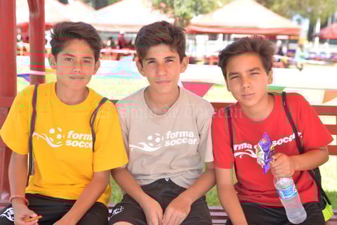 01082016 Amina, Maripau y Pamela.