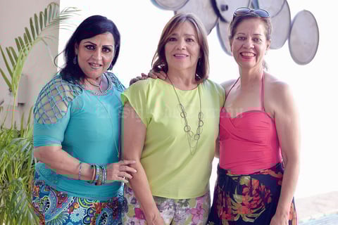 01082016 SE REúNEN.  Peregrina, Lourdes y Blanca.