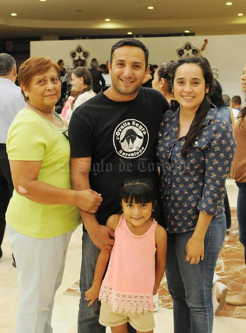 02082016 Leslie y Mariel.