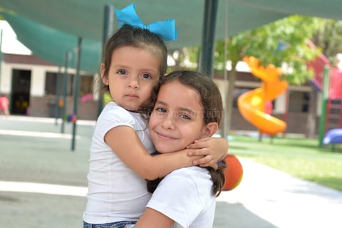 Renata y Ángela.jpg