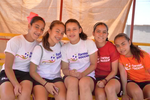 Bárbara, Amina, Pamela, Maripau y Valeria.jpg
