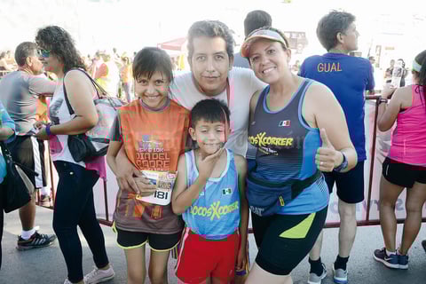 03082016 PARTICIPAN EN CARRERA.  Enrique, Joceline, Carlos e Irene.