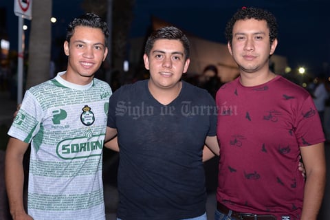 03082016 AMIGOS.  Ángel, Carlos y Javier.