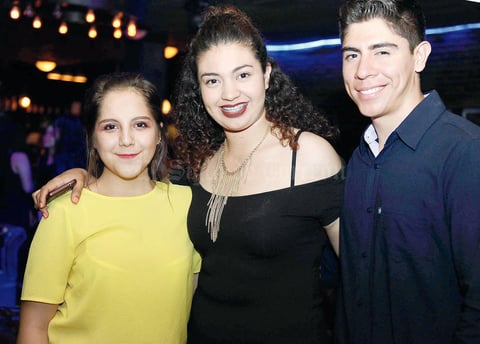 03082016 EN FAMILIA.  Claudia, Margarita y María Elena.