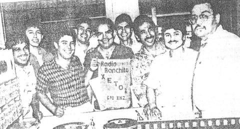 31072016 El locutor Antonio Lozoya PÃ©rez recibiendo a los integrantes del grupo TropicalÃ­simo Apache, presentando su primer disco en XETOR "Radio Ranchito".