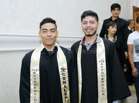 07082016 SE GRADÚAN.  Jorge y Jorge.