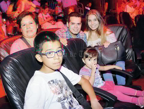 07082016 EN EL CIRCO.  Fabiola, César, Fernanda, Ángel y Zury.