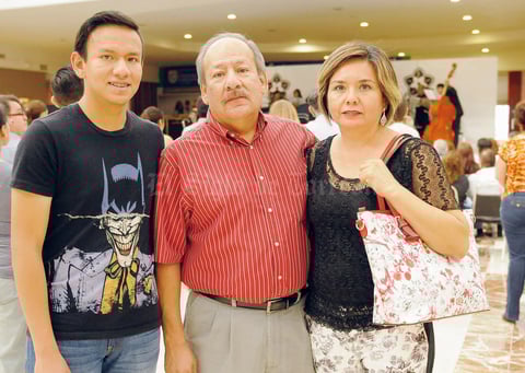 07082016 DE PASEO.  Alan, Ricardo y Lorena.