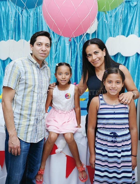 07082016 EVENTO ESCOLAR.  Viridiana, Maurilio, Romina y Paola.
