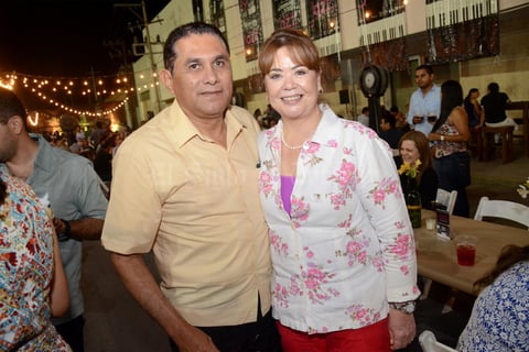05082016 EN PAREJA.  Javier y Lupita.