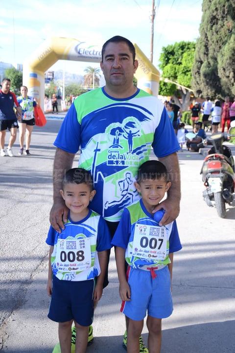 05082016 CORREDORES.  Salomón, Alan y Aarón.