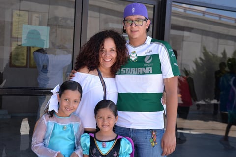 09082016 Alejandra, Juan José, Regina y Miranda.