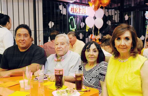 09082016 EN INAUGURACIóN.  Luis, Raúl, Silvia y Lourdes.