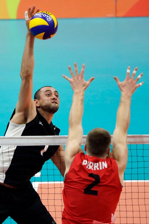 La selección mexicana de voleibol perdió ante su similar de Canadá.