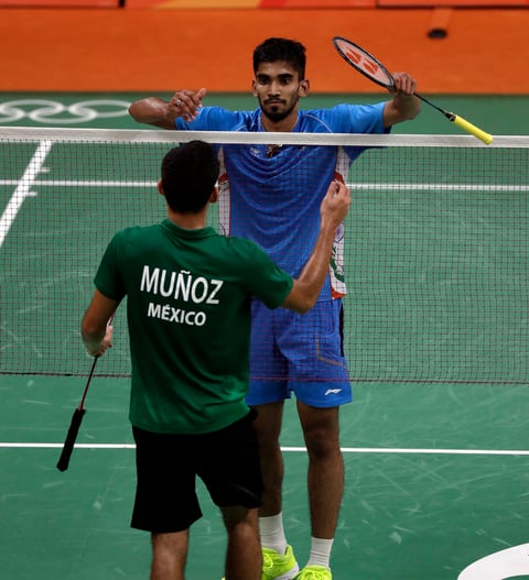 Lino Muñoz se despidió del torneo tras perder en bádminton.