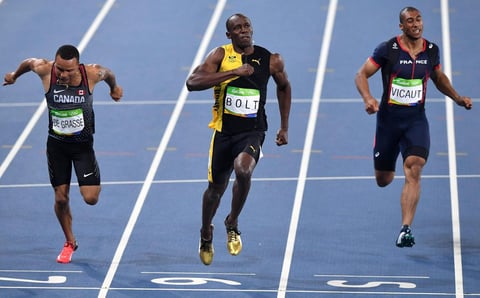 El estadounidense Justin Gatlin volvió a colgarse la medalla de plata con 9.89 y el canadiense Andre de Grasse completó el podio con 9.91.