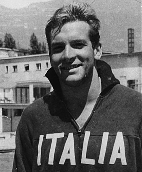 Bud Spencer, que su nombre real era Carlo Pedersoli, se hizo famoso por ser actor de los Spaghetti Western, un género que dio más de 500 películas entre los 60 y 70. Pero Spencer también se destacó en los 100 metros libres de natación, representando a Italia en tres juegos olímpicos: Helsinki 1952, Melbourne 1956 y Roma 1960. Fue campeón italiano de natación siete años seguidos.