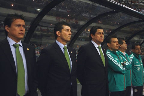 Su desempeño al frente de la Selección nacional no fue el mejor ya que por los malos resultados la clasificación al Mundial de Brasil 2014 estuvo en peligro.