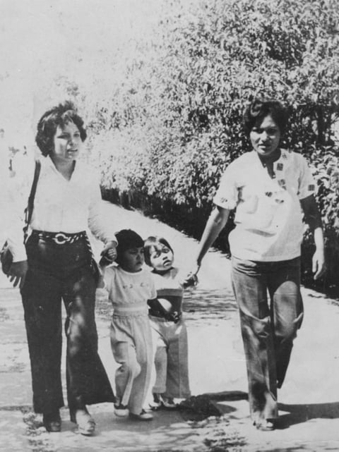 07082016 Lupita GarcÃ­a y Conchita Reza con las niÃ±as Beatriz y Ericka el domingo 8 de agosto de 1976 en el Lienzo Charro km. 11-40 en GÃ³mez Palacio, Durango.