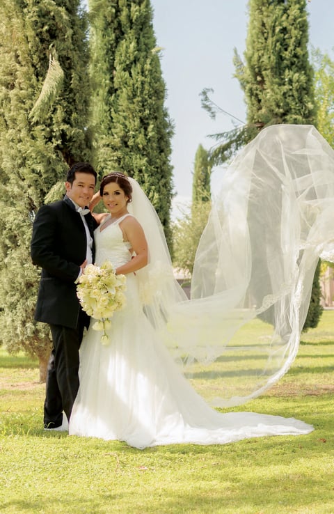 14082016 El pasado 5 de agosto del presente año, unieron sus vidas con una ceremonia religiosa Patricia del Carmen Aguilera Ríos y Luis Alberto Lavín Granados. Estuvieron acompañados en el momento más importante de sus vidas por sus padres: Rosa Elena Ríos Ortega y Ramón Aguilera Tovar; Martha Alicia Granados Rivas y José Lavín Álvarez.- Luis Rivart Fotografía.