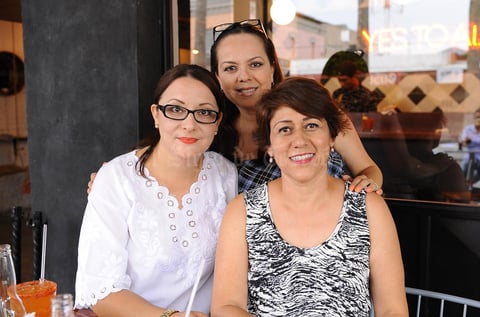 16082016 EN DISTRITO COLóN.  Laura, Lupita y Norma.